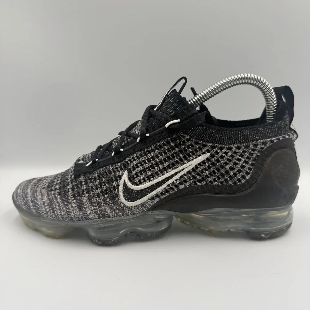 Nike Air VaporMax 2021 FK Womens Size 7 Running Shoes Flyknit Black Grey DH4088